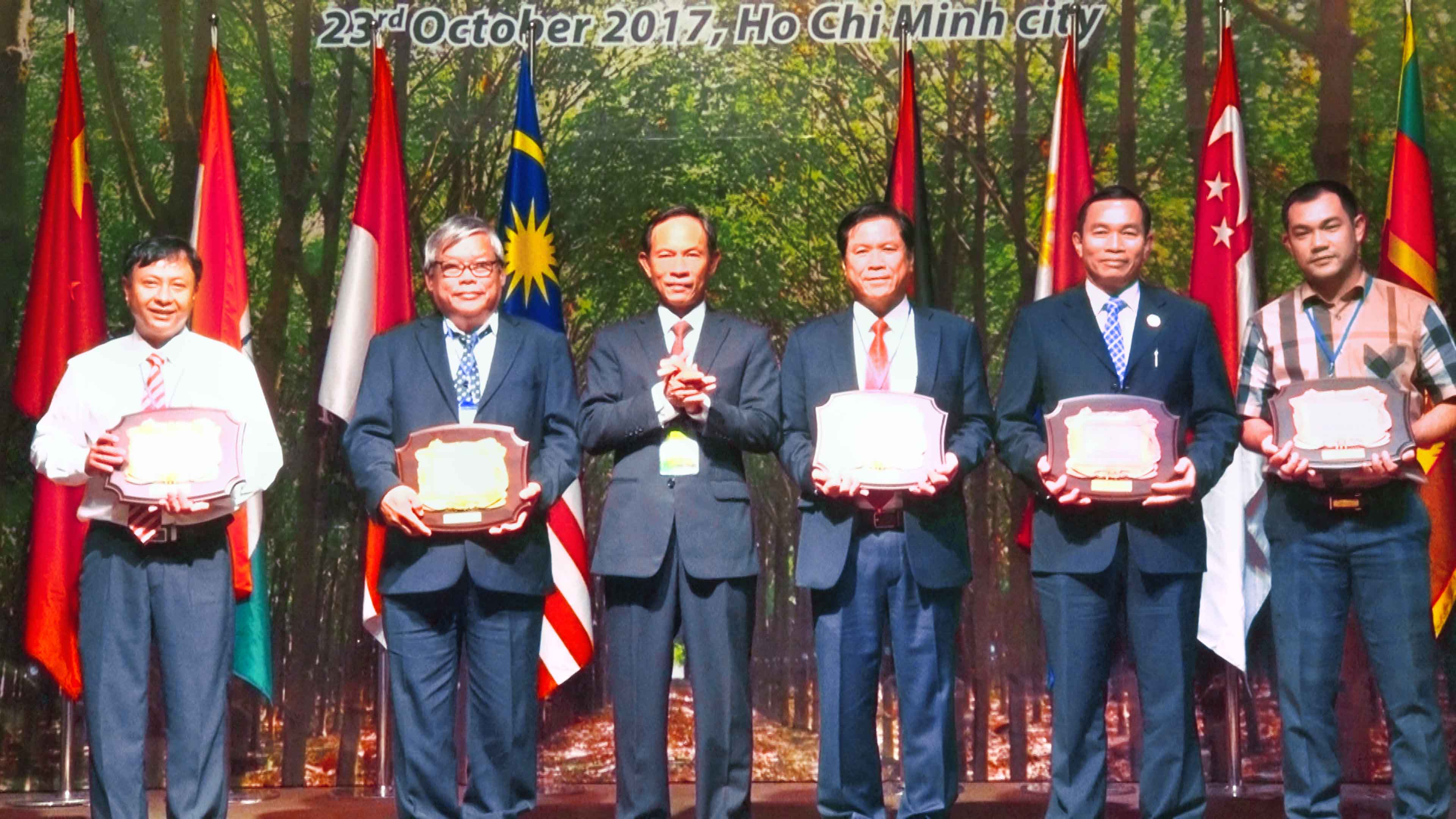 TẬP ĐOÀN QUẾ LÂM - NHÀ TÀI TRỢ VÀNG TẠI HỘI NGHỊ CAO SU QUỐC TẾ 2017